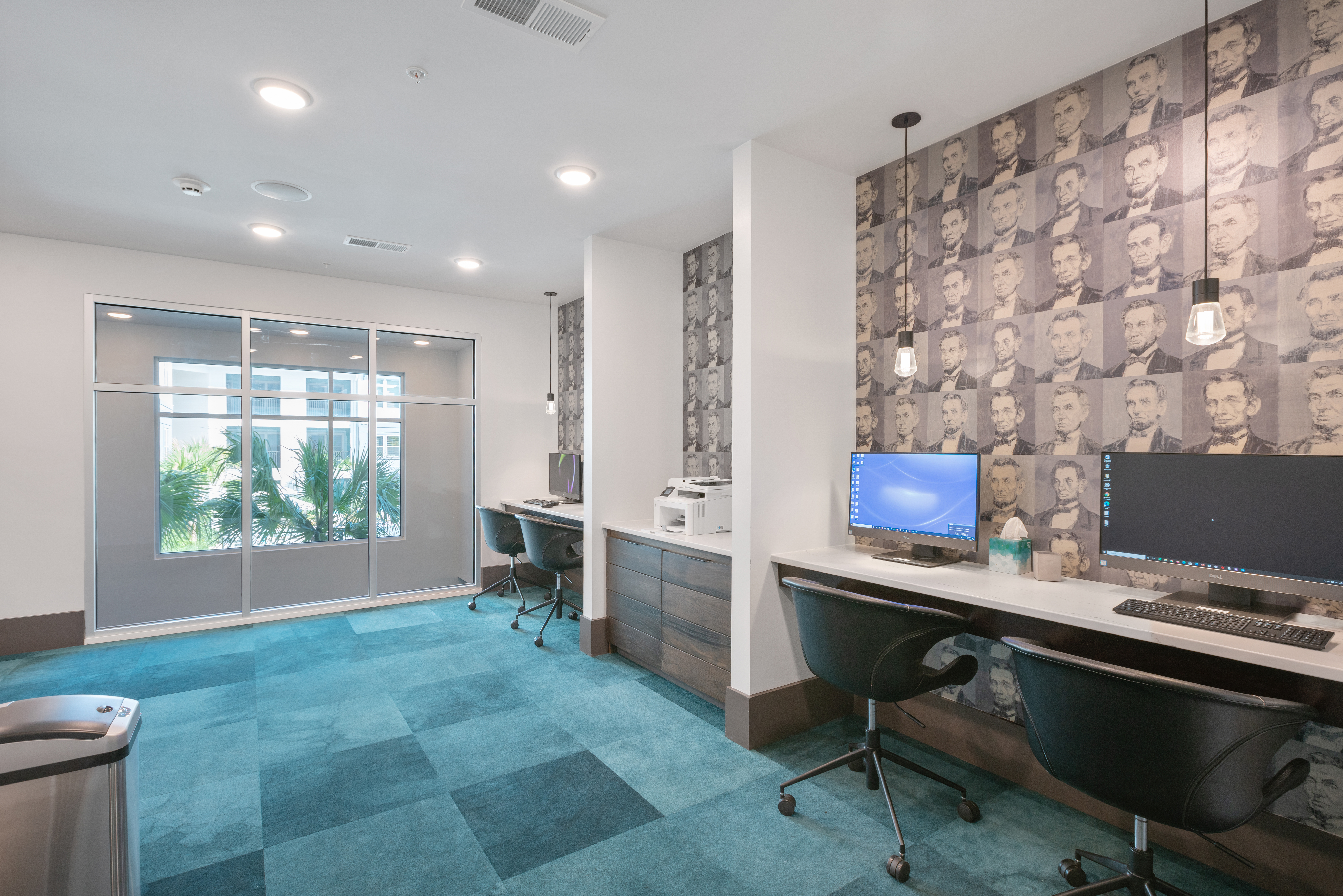 Cue Apartments in Jacksonville, FL - Business Center